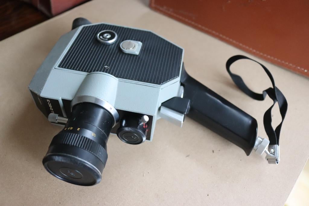 Vintage Sovjet USSR filmcamera Kbapu 2x8C-3, Ophalen, Filmcamera