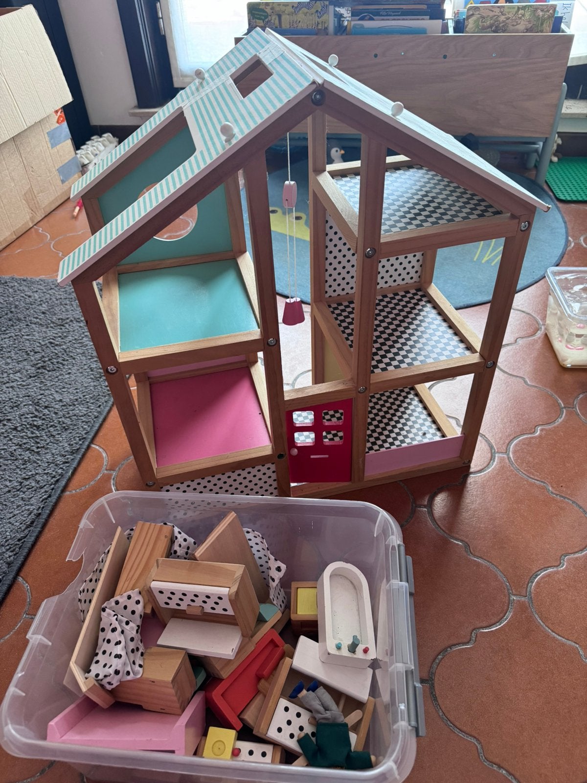 Poppenhuis met onderdelen, Ophalen, Gebruikt, Poppenhuis