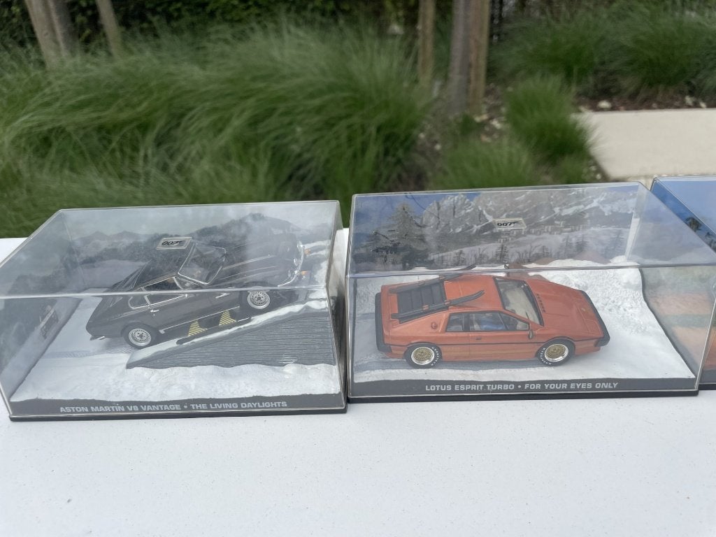 4 voitures de collection James Bond 007, Enlèvement ou Envoi