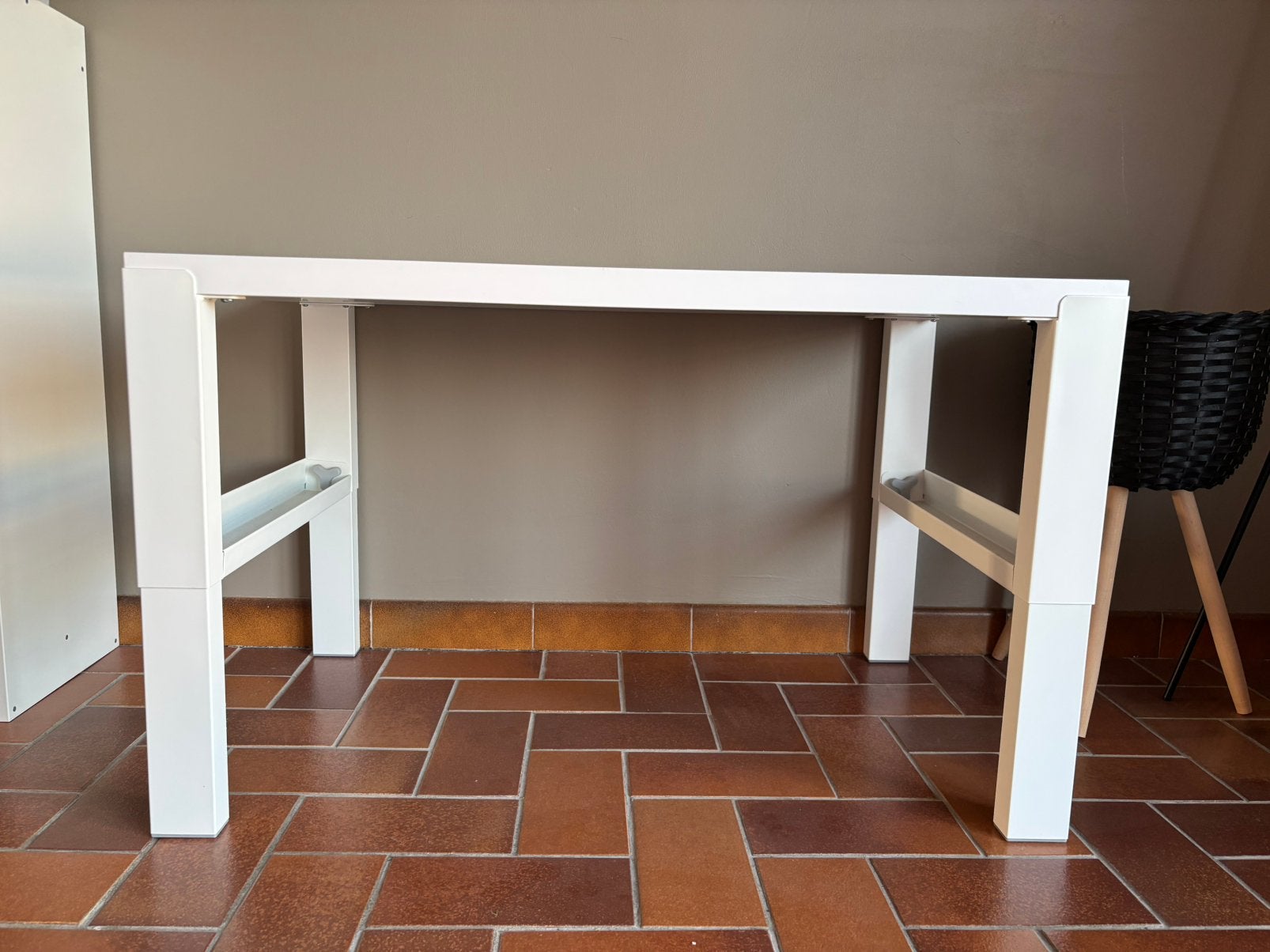 Bureau en stoel op wieltjes., Ophalen, In hoogte verstelbaar, Zo goed als nieuw