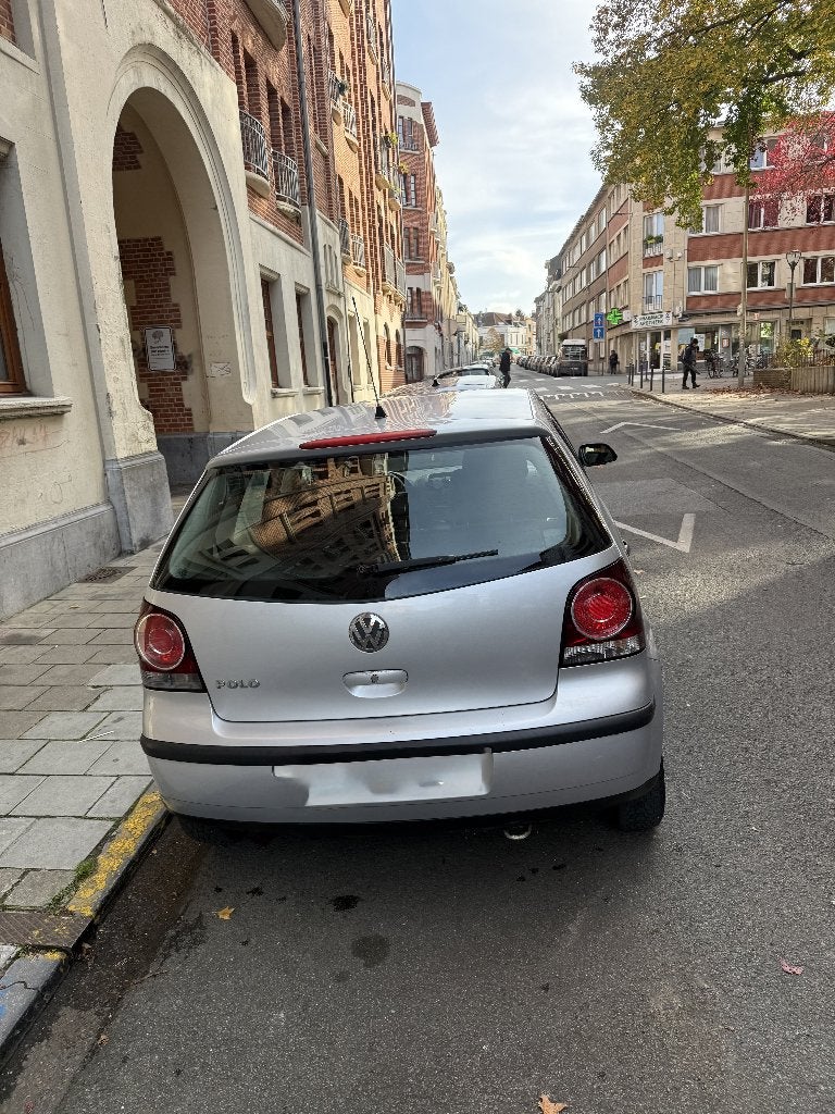 VW Polo 1.2 Essence 2005 - 157.000 km - Euro 4 - En l'état, Autos, 144 g/km, Argent ou Gris, Achat, Boîte manuelle
