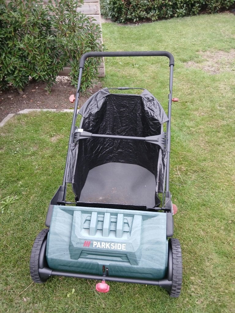 🍁🌿☘️🍂🍃"LIDL" bladveger met ruime opvangbak 🍁🌿☘️🍂🍃, Tuin en Terras, Ophalen