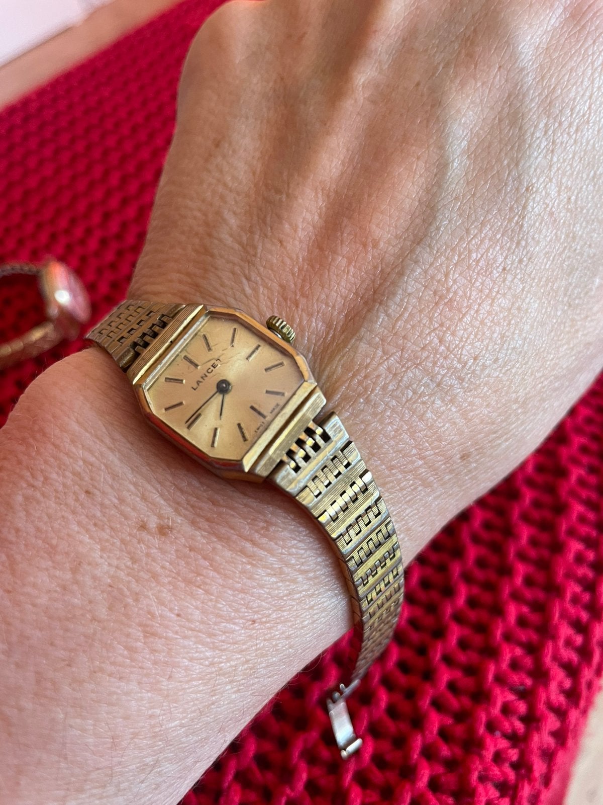 Montre vintage 1970’s (dames) en metal doré bracelet métal, Montre-bracelet, Autres marques, Enlèvement ou Envoi, Acier