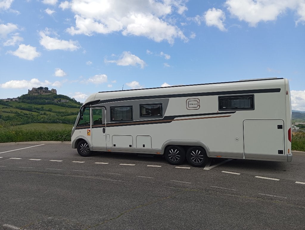 Carthago c line 6.2 XL QB  02/2024, Caravans en Kamperen, Chemisch toilet, Verwarmde buitenspiegels, Antidémarrage, Fiat