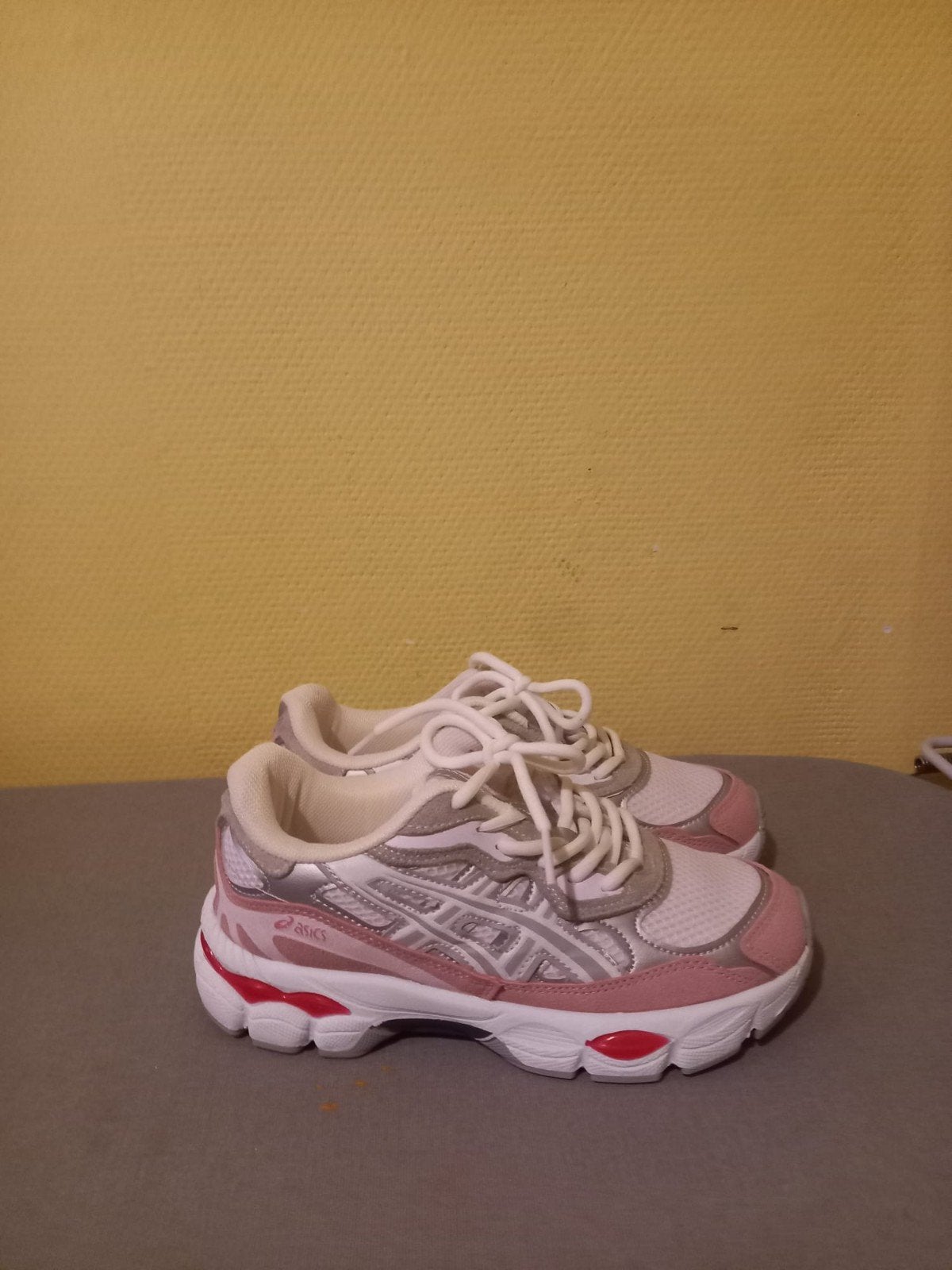 Nieuwe Basics-mand, Sport en Fitness, Loopsport en Atletiek, Ophalen, Nieuw, Asics