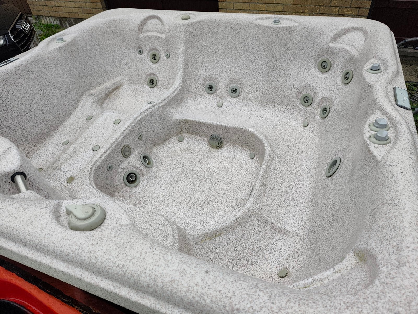 GRATIS jacuzzi, Ophalen, Gebruikt, Vast