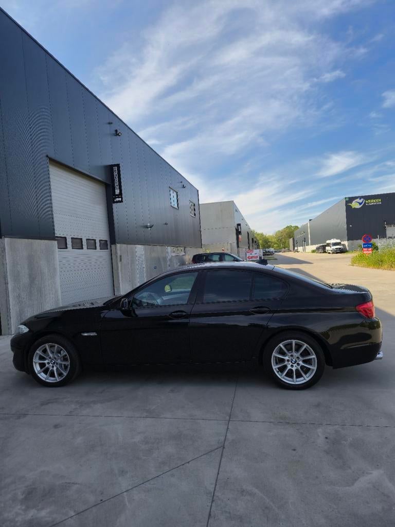 BMW F10  Limousine 3L goede staat gekeurd., Auto's, Achterwielaandrijving, Zwart, Zwart, Leder