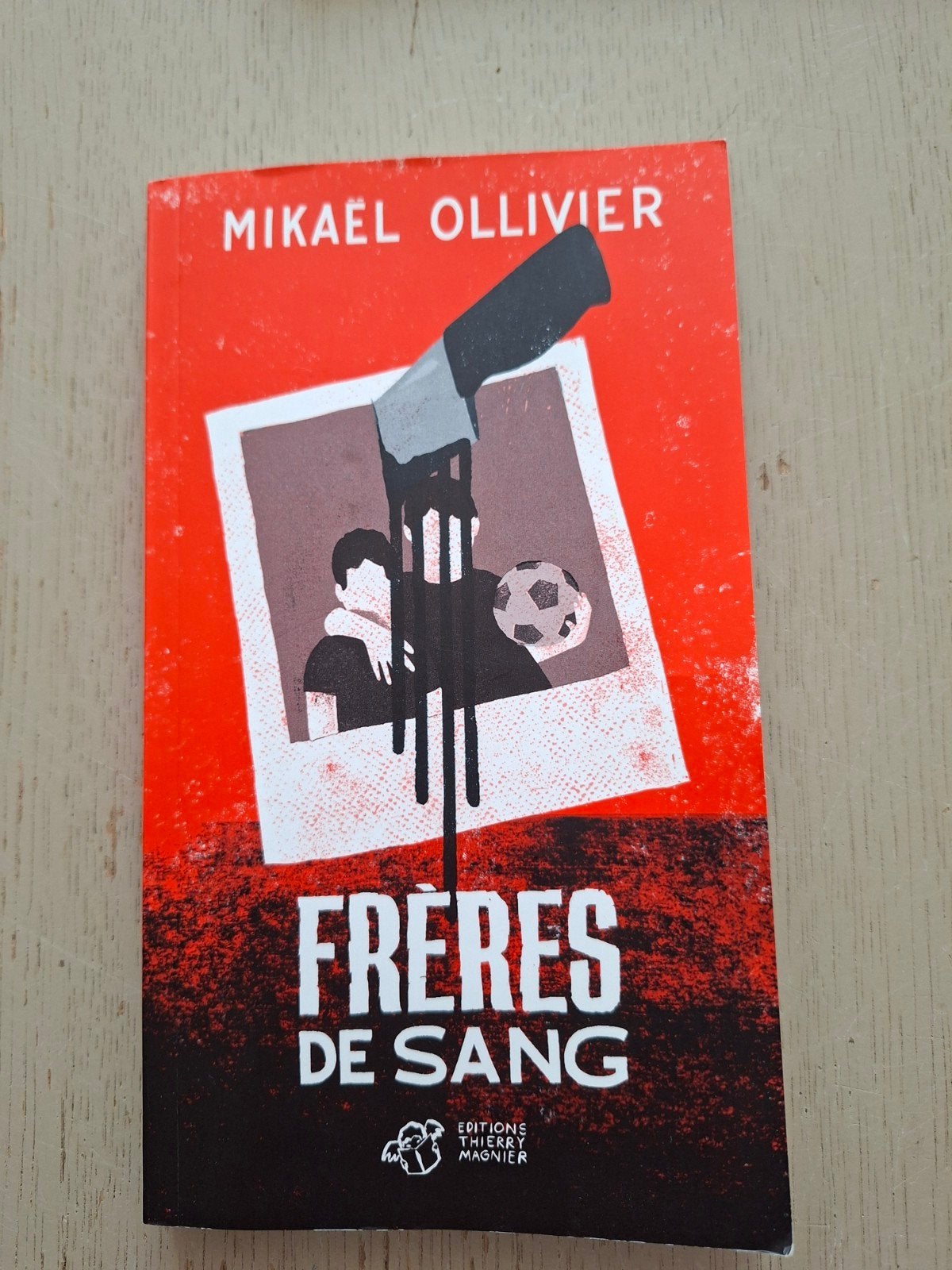 Freres de Sang, Boeken, Ophalen