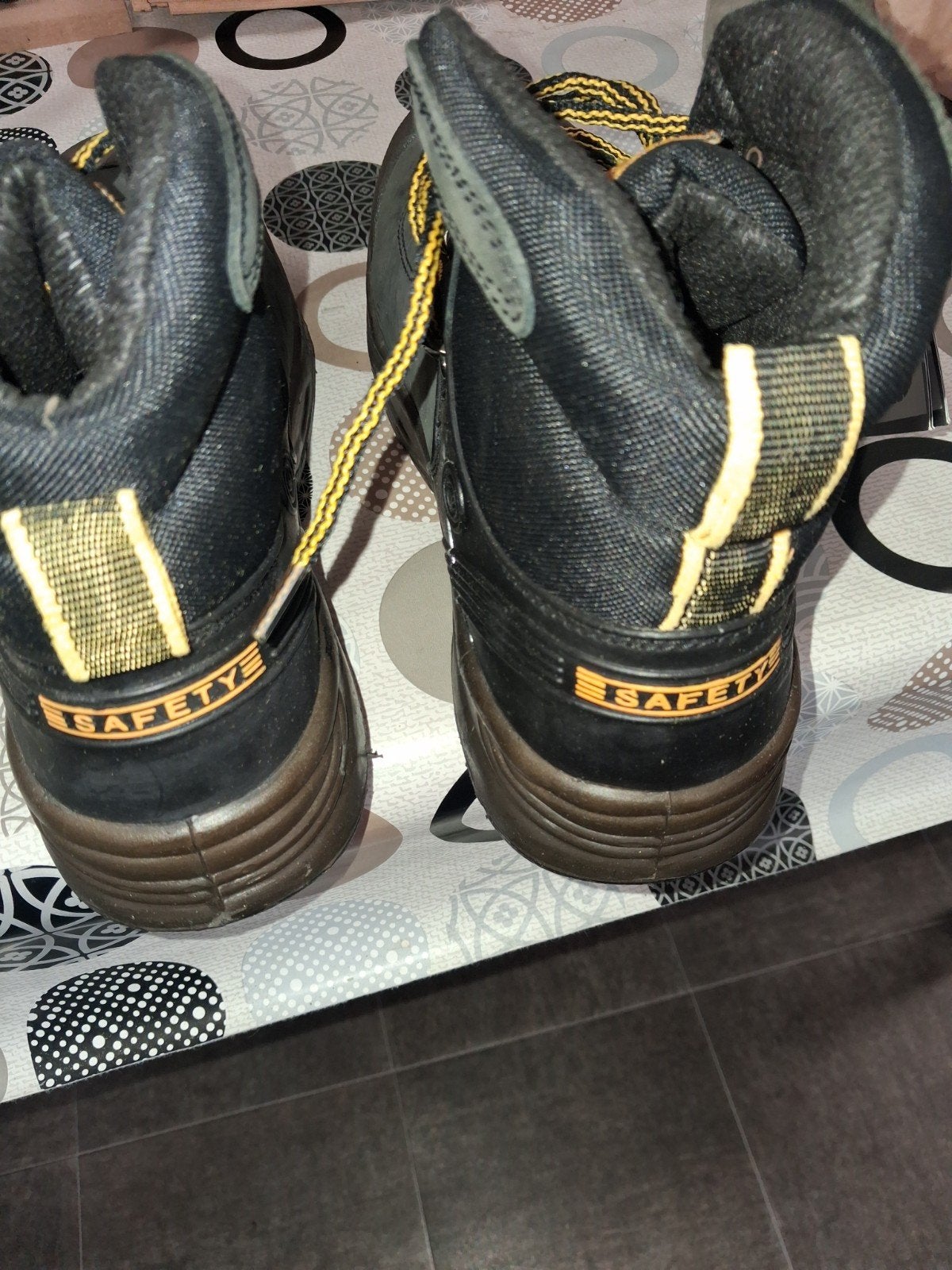 Werkschoenen 43, Ophalen