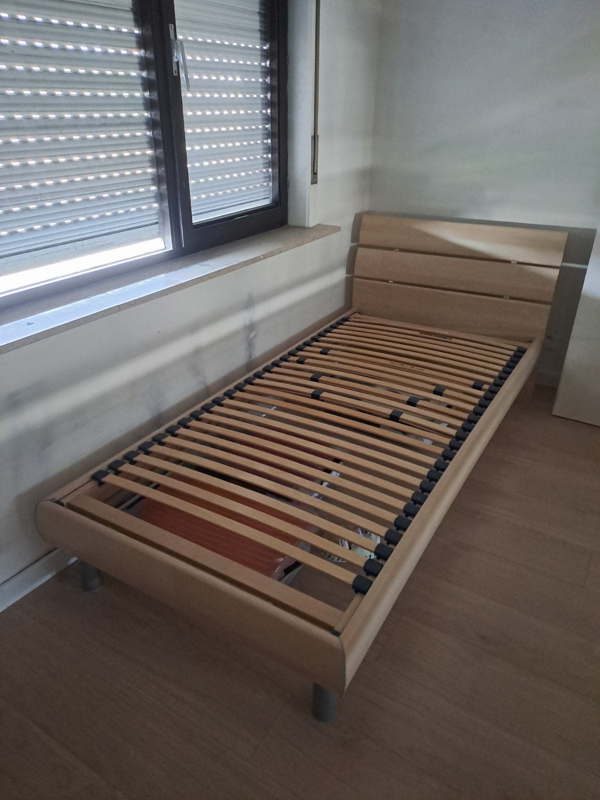 Bed 1p, 90 cm, Enlèvement, 200 cm, Bois
