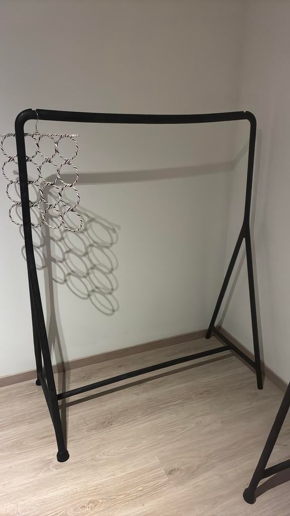 Tringle IKEA noire, Enlèvement, Utilisé