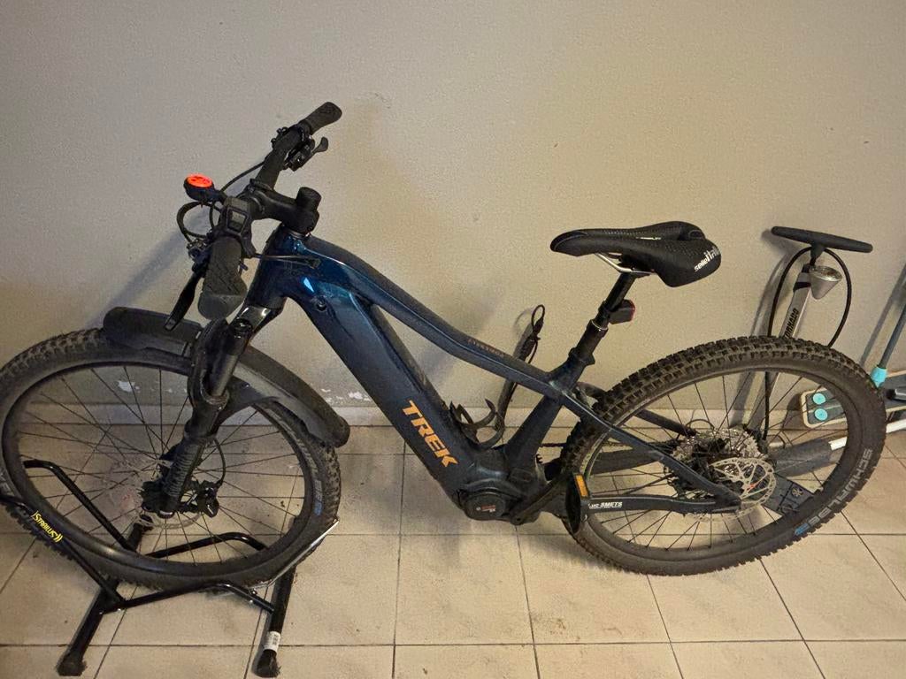 E-MTB TREK POWERFLY+ 6 Gen 5, Fietsen en Brommers, Elektrische fietsen, Zo goed als nieuw, 47 tot 51 cm, 50 km per accu of meer