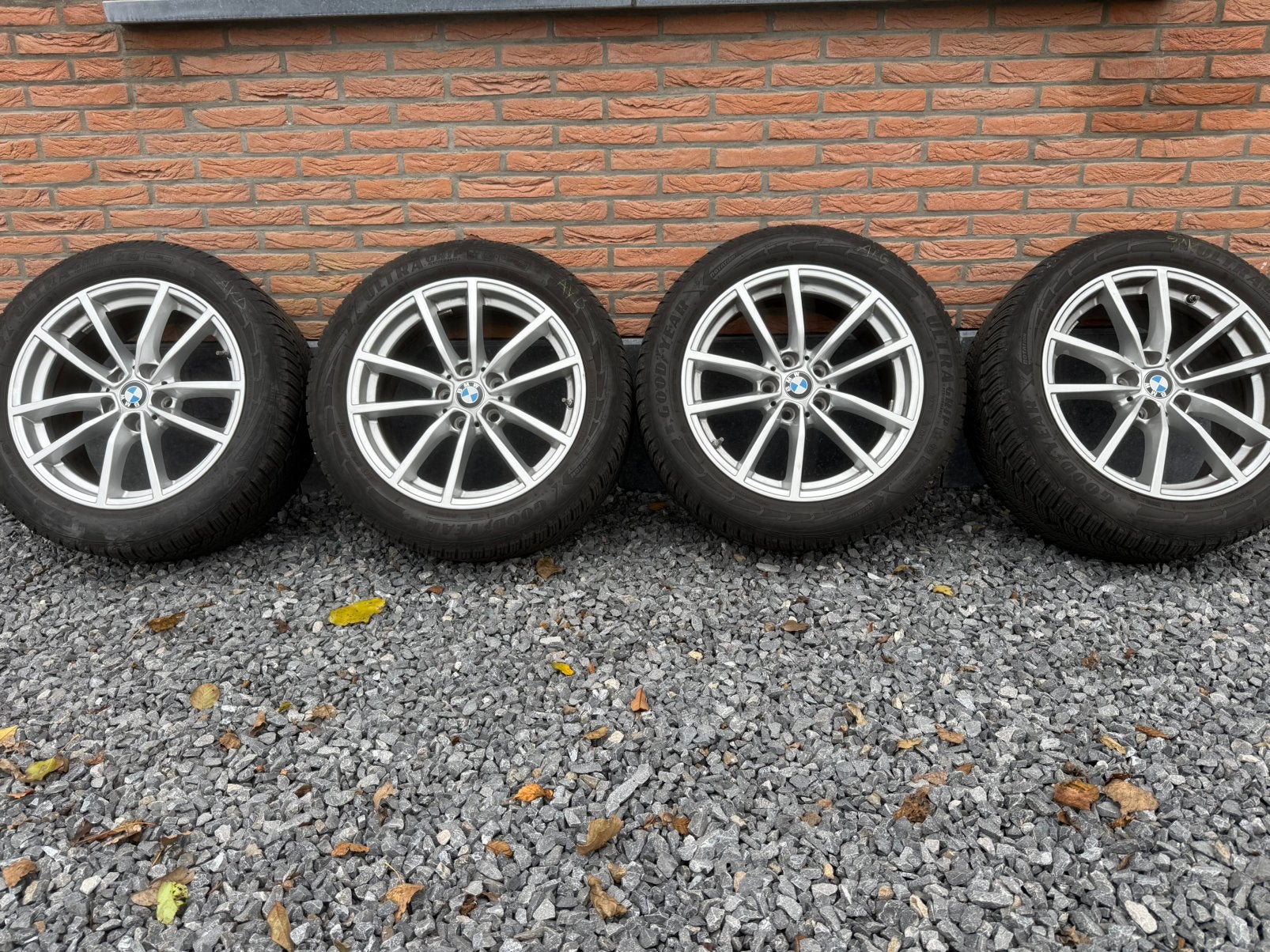 4 JANTES BMW D’ORIGINE + PNEUS HIVER GOODYEAR – 225/50, Pneus hiver, Véhicule de tourisme, Enlèvement, Utilisé