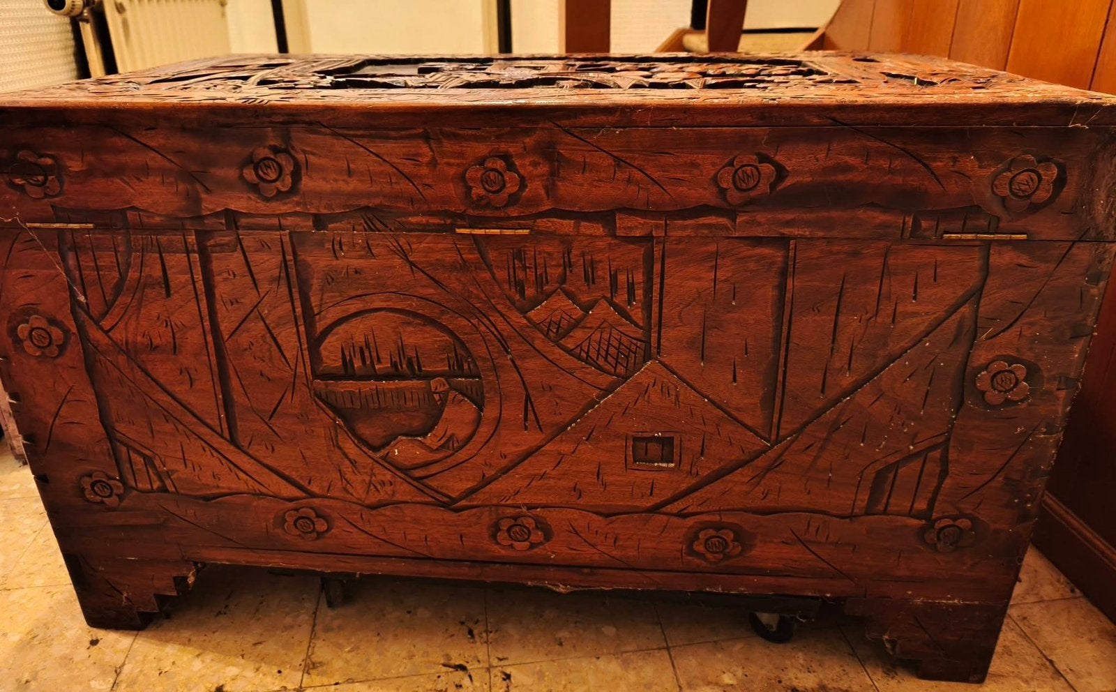 À VENDRE – COFFRE ASIATIQUE EN BOIS DE CAMPHRIER, 50 – 75, Enlèvement, Utilisé, Moins de 50 cm