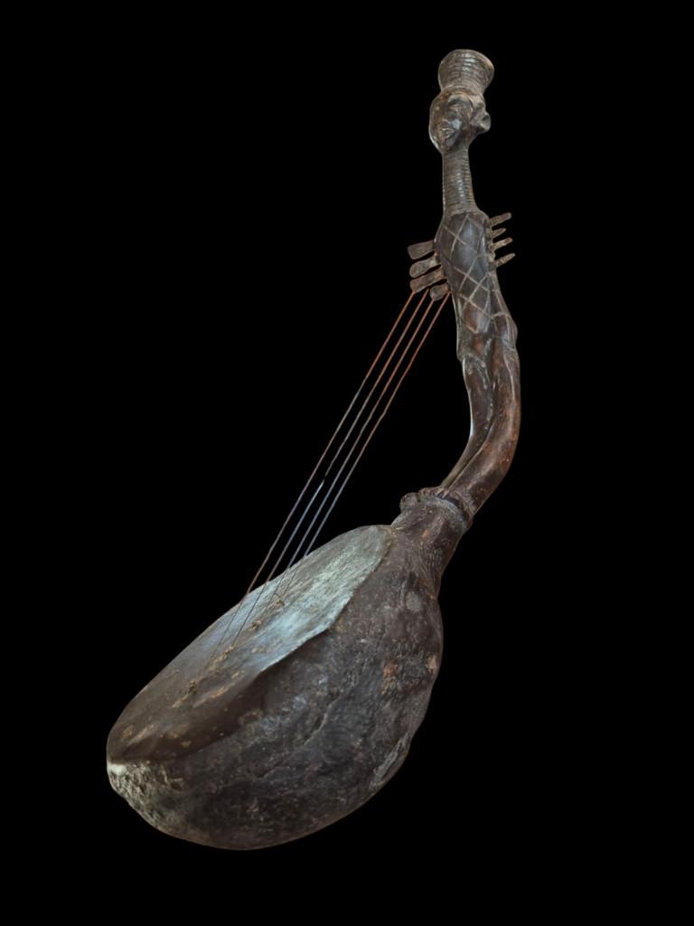 Harpe arquée Mamgbetu de Congo, Enlèvement