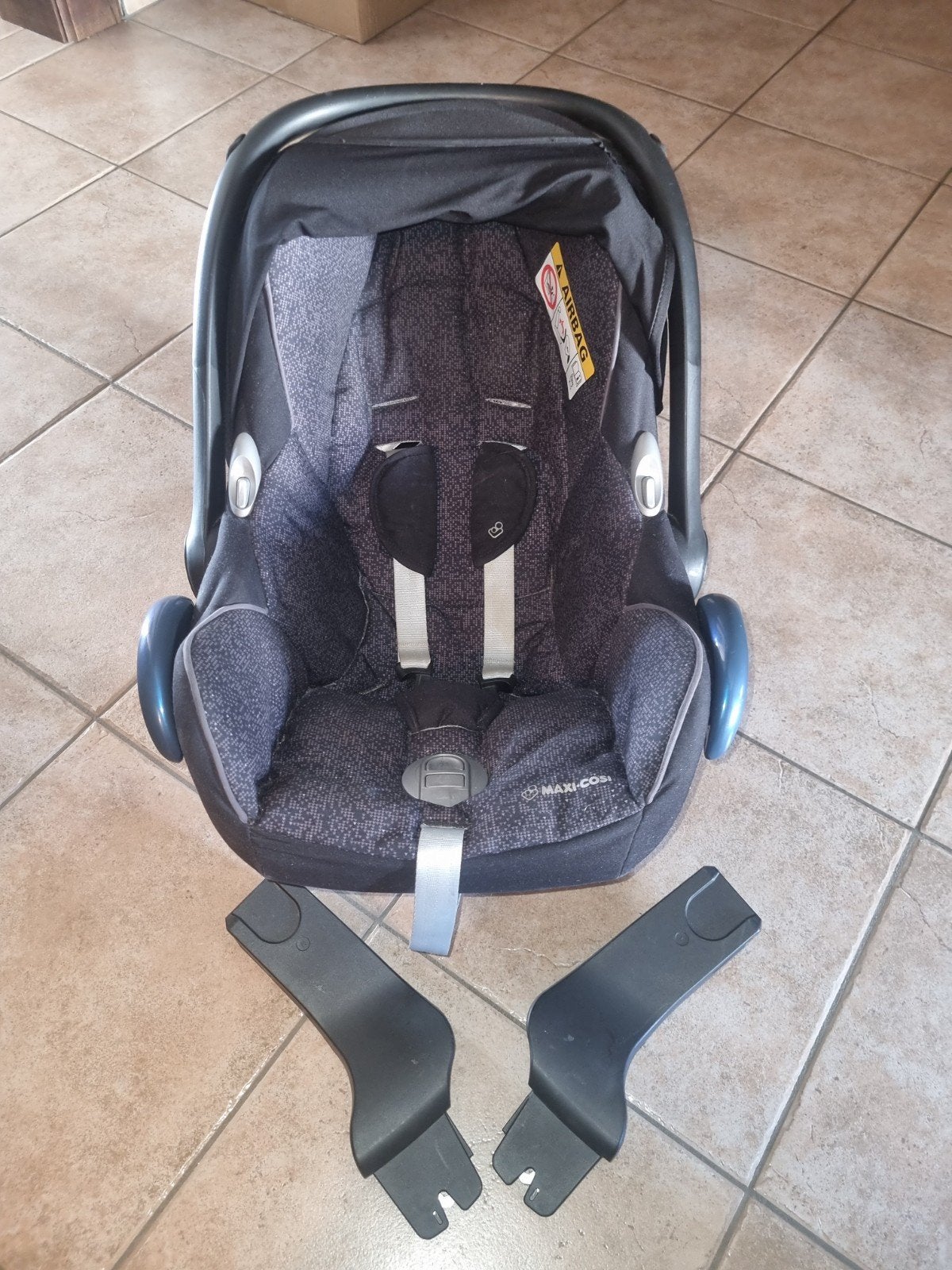 Maxicosi met adapters, Enlèvement