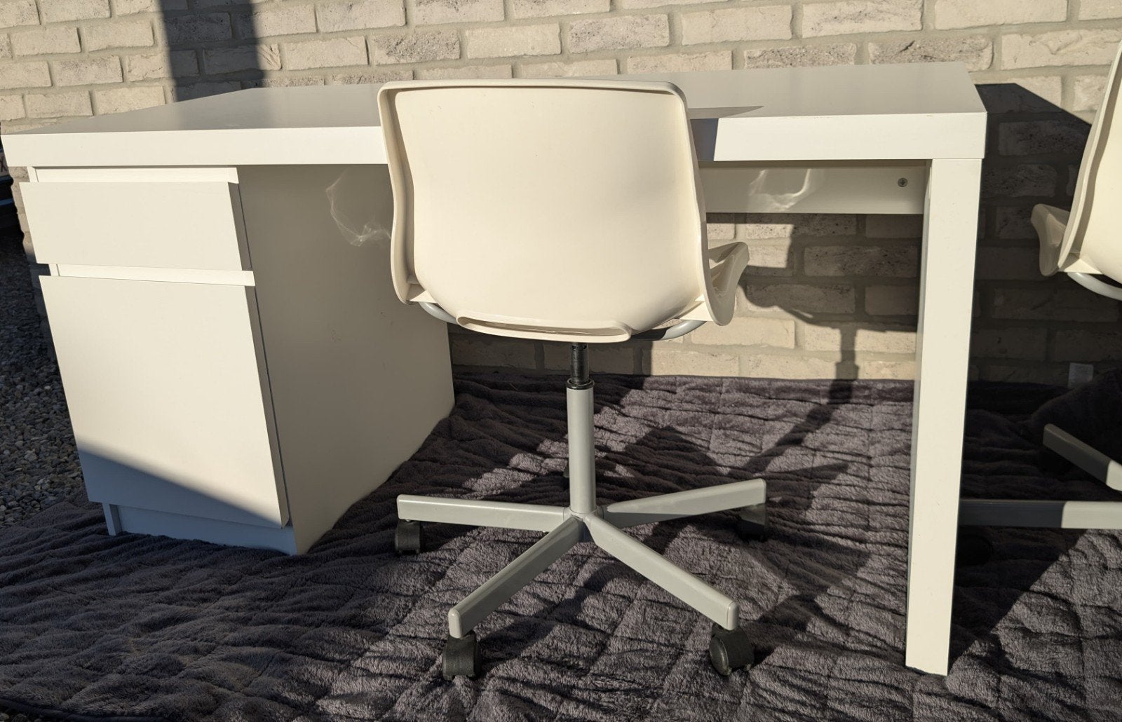 Ikea Malm bureau + 2 Ikea-stoelen, Huis en Inrichting, Bureaustoelen, Ophalen