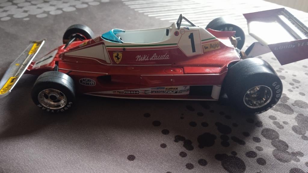 FERRARI 312 T2 NIKI LAUDA échelle 1/24 ieme, Enlèvement