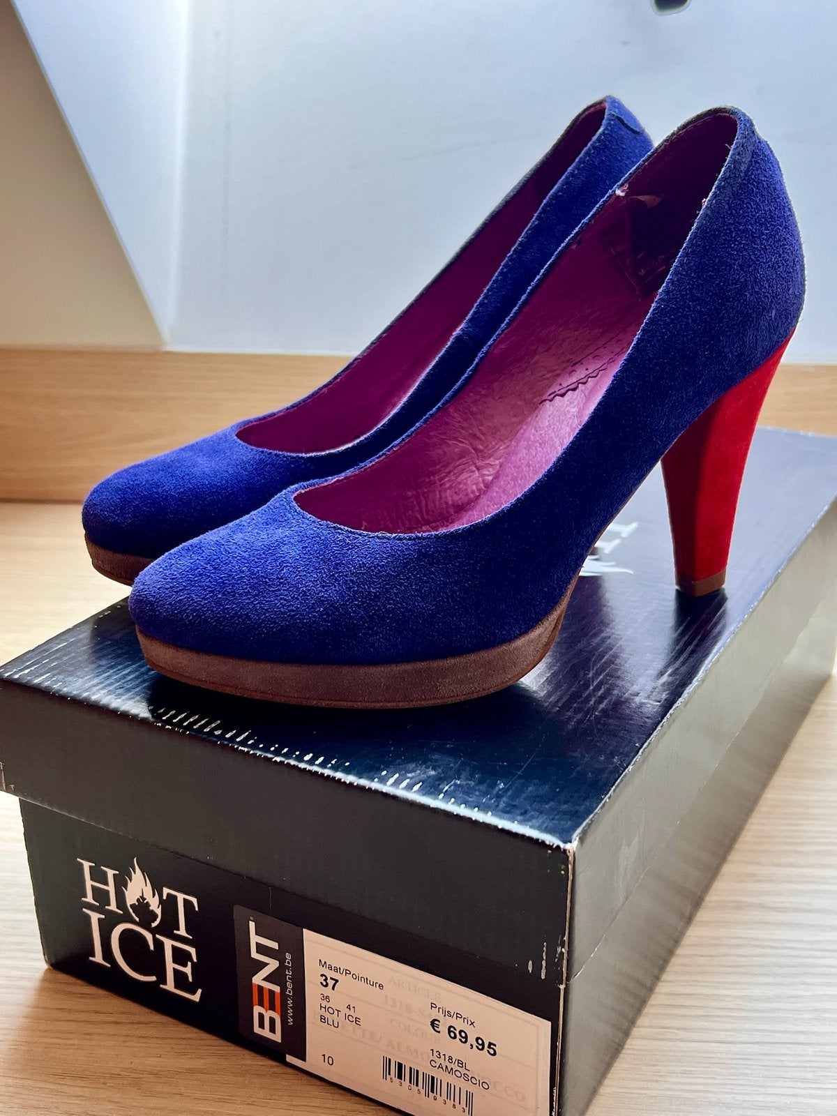 Escarpins Daim en cuir bleu électrique Hot Ice taille 37, Neuf, Enlèvement ou Envoi, Escarpins, Bleu