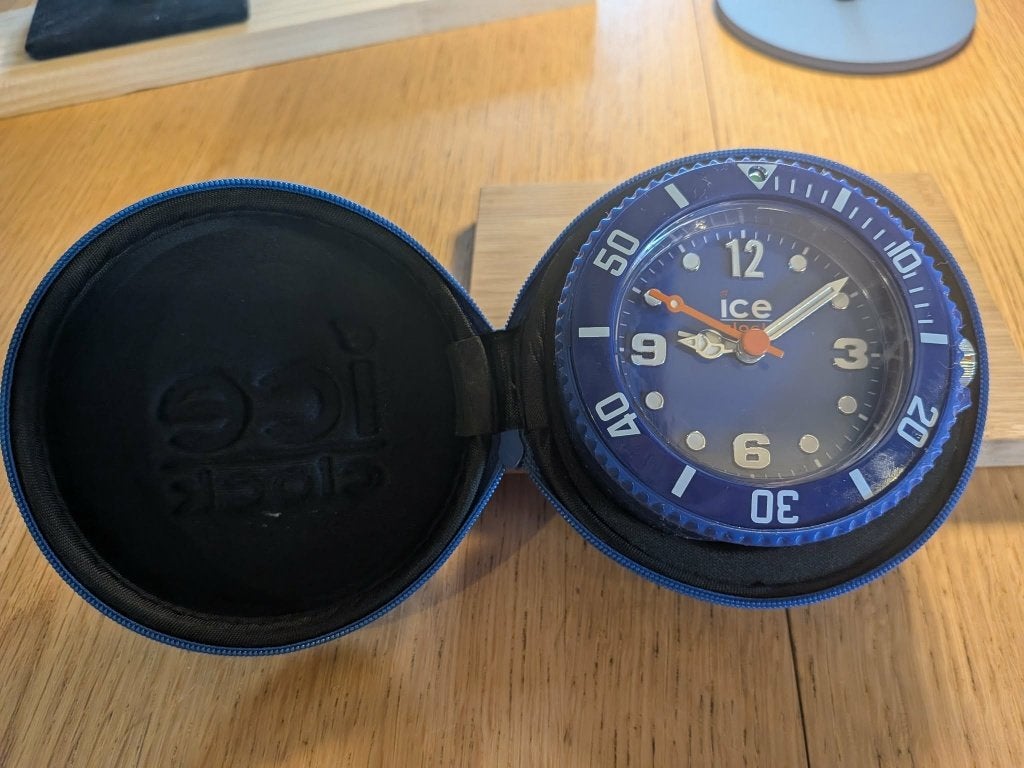 Horloge/réveil ICE Watch + étui Bon état·ice clock, Enlèvement, Utilisé