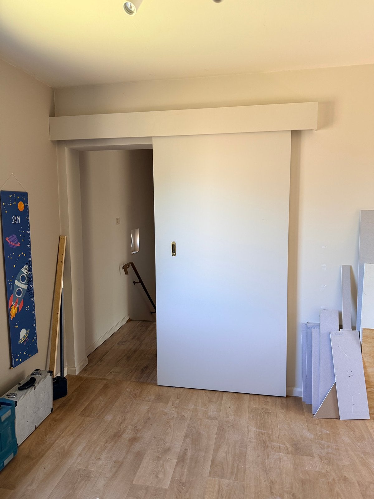 Schuifdeur hangt op rail, Ophalen
