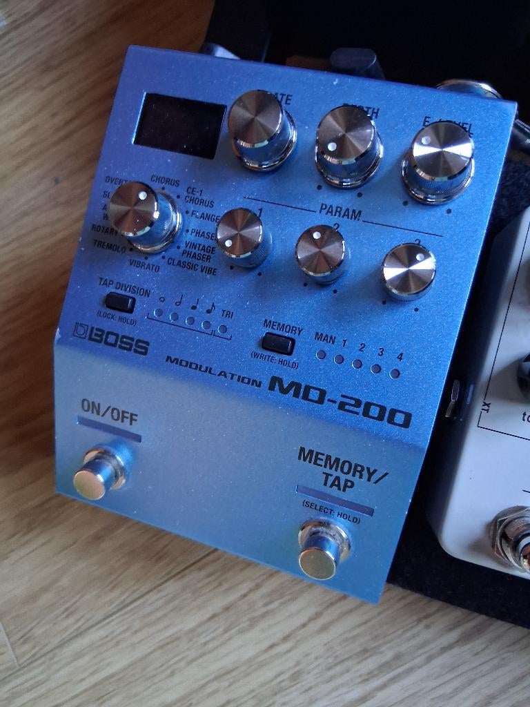 Boss MD 200 modulation, Musique & Instruments, Effets, Enlèvement ou Envoi, Comme neuf, Multi-effet