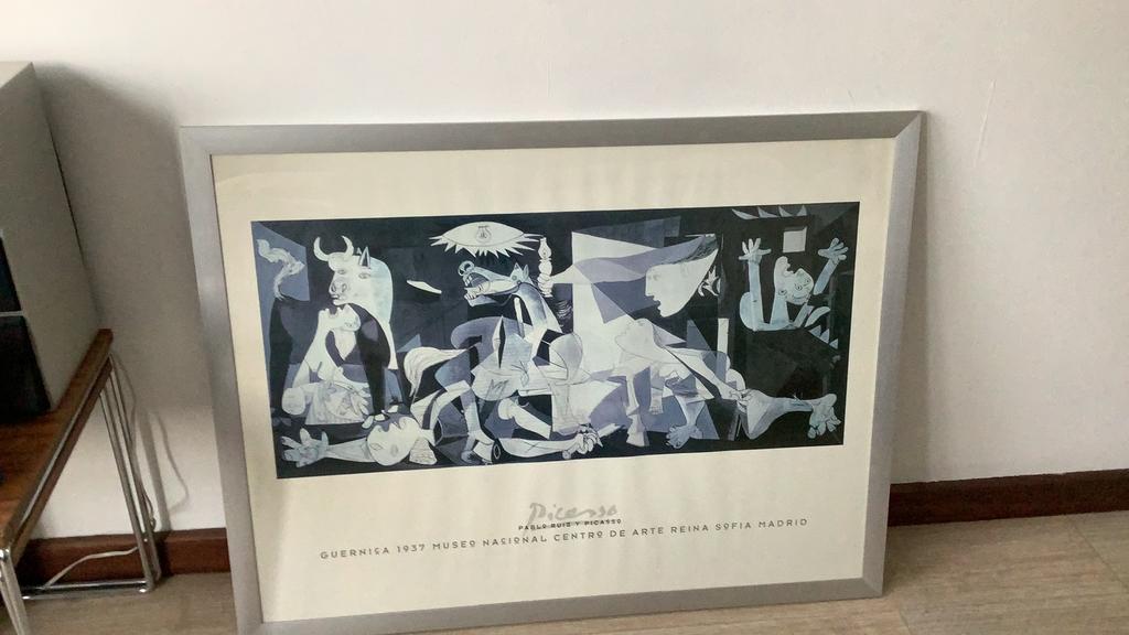 Ingekaderde poster Guernica tentoonstelling Picasso, Madrid, Ophalen