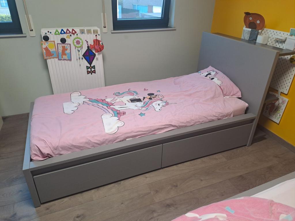 Malm bed grijs, Huis en Inrichting, Slaapkamer | Bedden, Ophalen