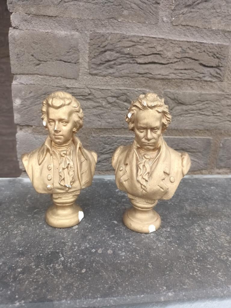 Jolis petits plâtres des célèbres musiciens Mozart et Beetho