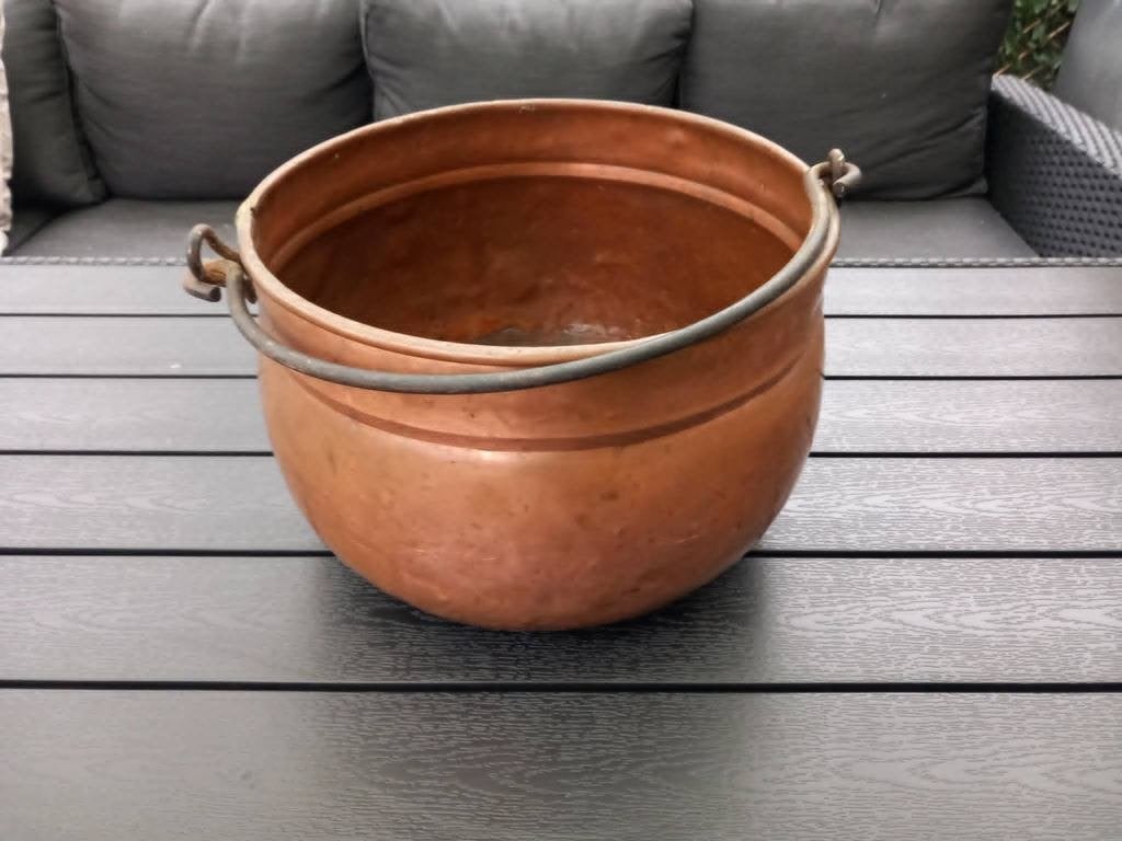 Chaudron en cuivre martelé, Enlèvement, Cuivre