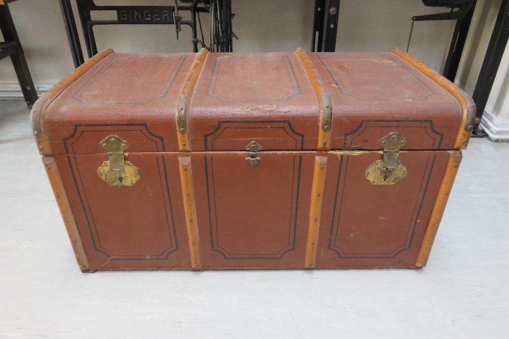 Ancienne malle de voyage, début du XXe siècle, Enlèvement
