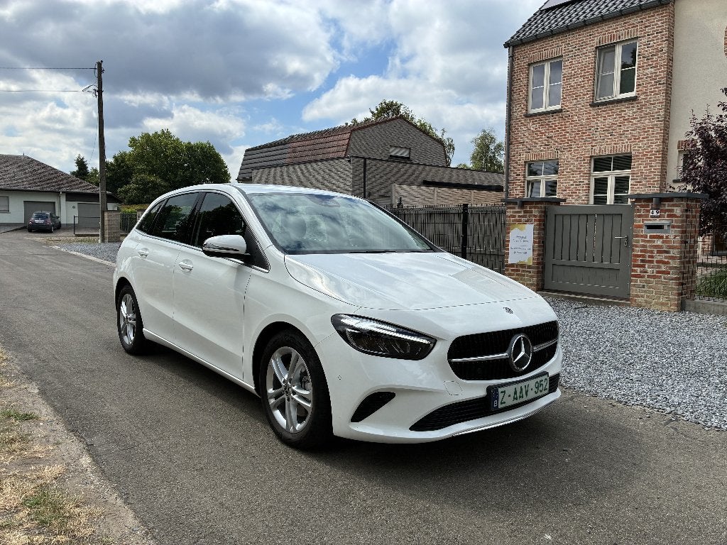 2024 Mercedes B220 Progressive // 2.0l Benzine // 4Matic 4X4, Auto's, Automaat, Lichtsensor, 4 cilinders, Leder en Stof