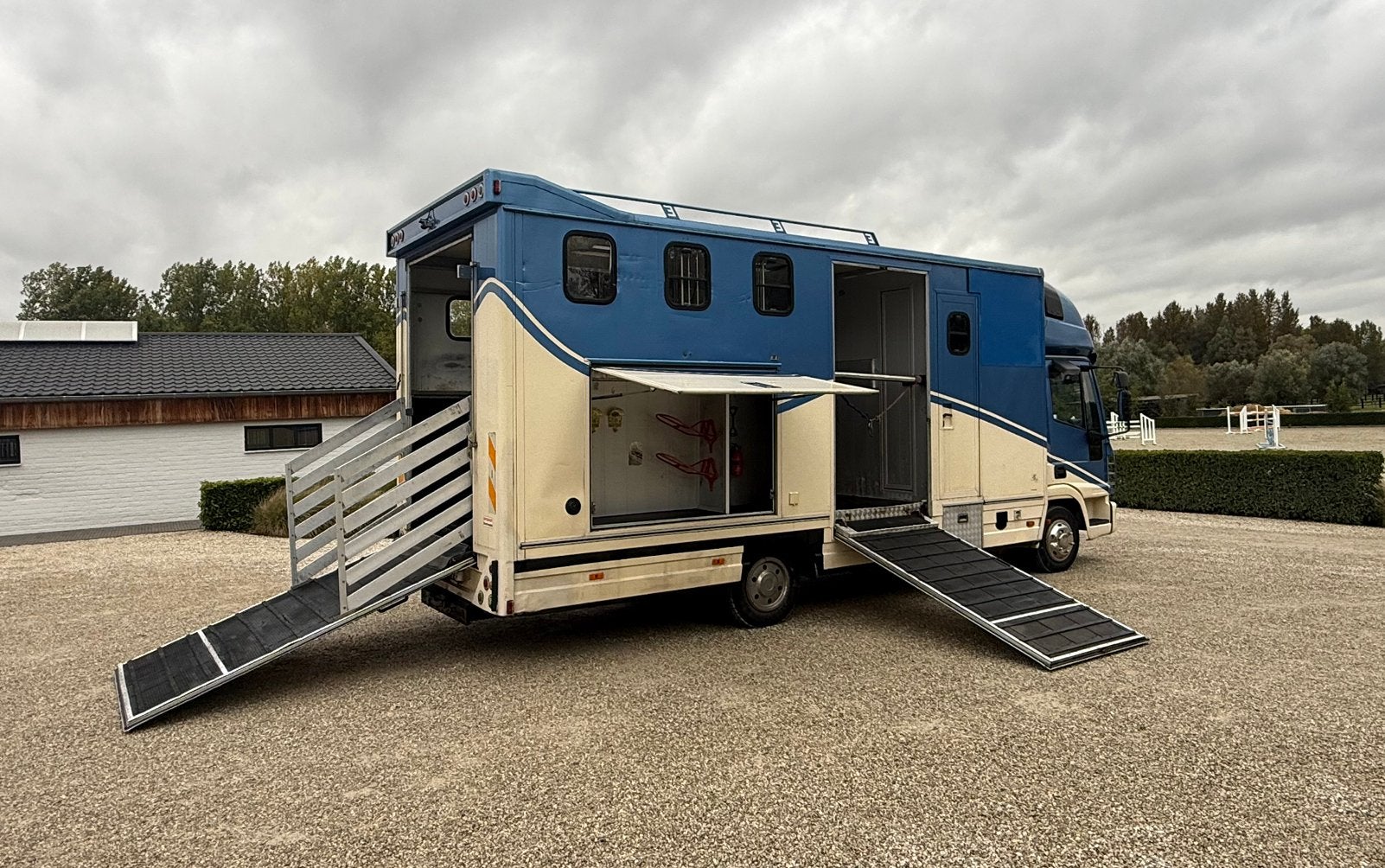 Paardenvrachtwagen voor 4 paarden met mobilhome