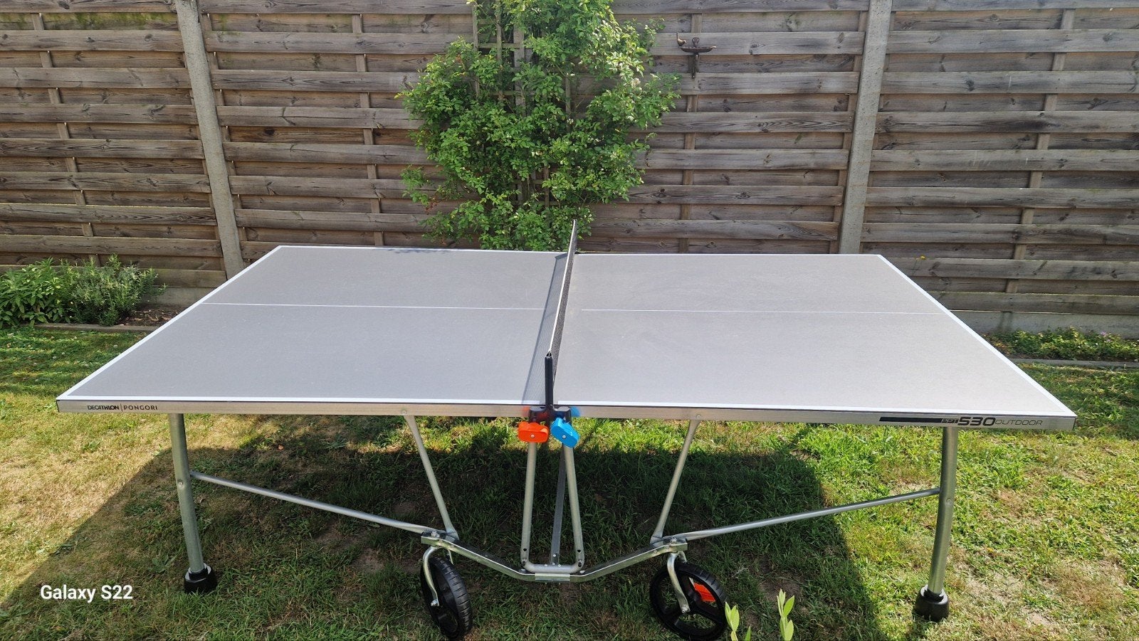 Decathlon Pongori PPT 530 outdoor pingpongtafel, Ophalen, Zo goed als nieuw, Tafel Outdoor, Verrijdbaar