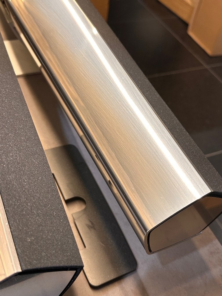 Bang & Olufsen Beosound 35 Multiroom speaker op stand B&O, Ophalen, Gebruikt, 120 tot 150 watt, Info@bang-olufsen.dk