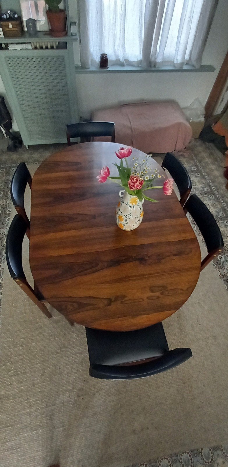 tafel notelaar Scandinavisch design, Ophalen, Zo goed als nieuw, 4 tot 6 stoelen