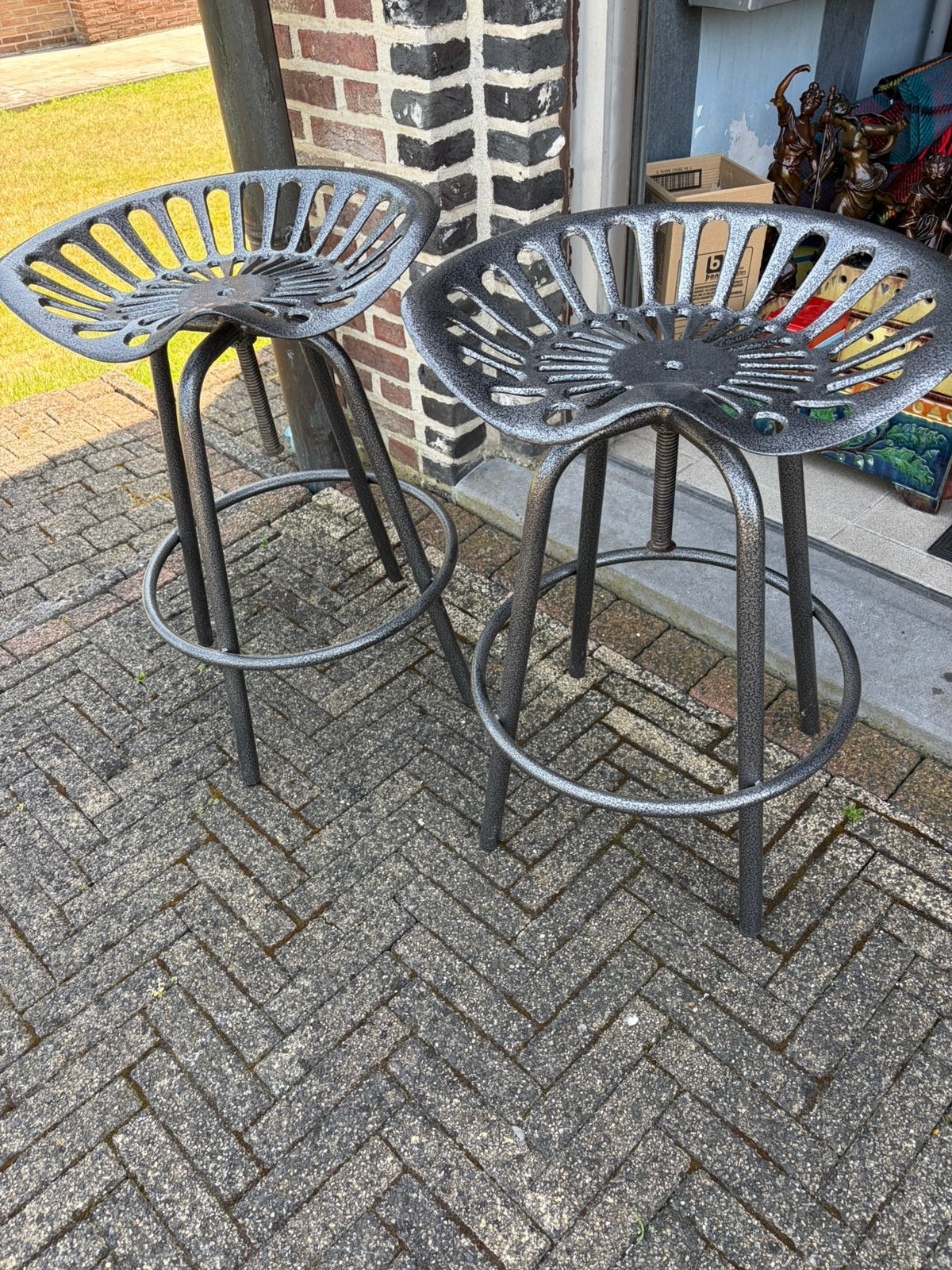 Paire de tabourets de bar avec sièges de tracteur, Enlèvement, Comme neuf, Réglable en hauteur