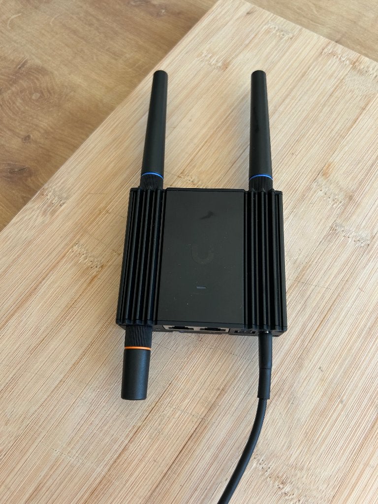UniFi Mobile Router, Computers en Software, Routers en Modems, Zo goed als nieuw, Router, Ophalen of Verzenden
