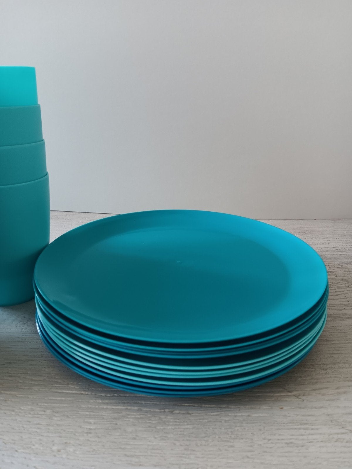 Gobelets et assiettes en plastique, Enlèvement