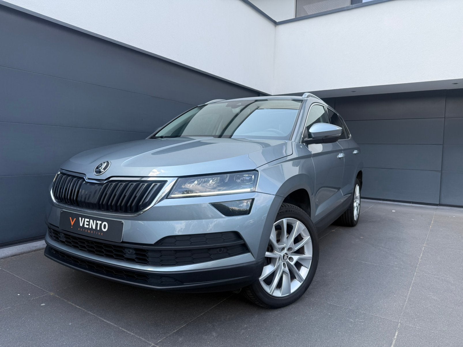 Skoda Karoq 1.5 TSI AUTOMAAT,PANO,GARANTIE, Auto's, Skoda, 1498 cc, 4 cilinders, Leder en Stof, Karoq