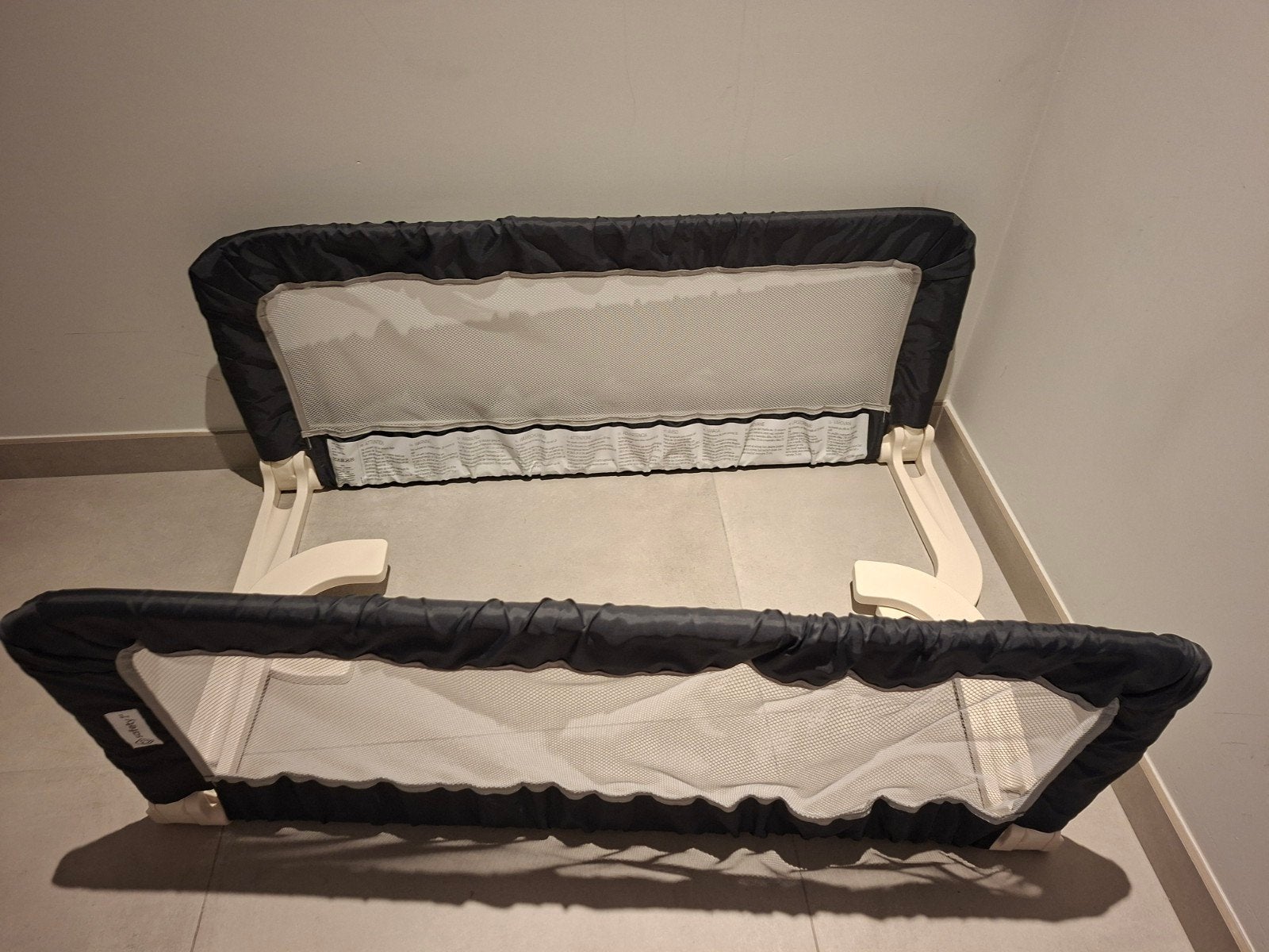 2 x bedhek / bedrand voor peuterbed om onder matras te, Enlèvement, Comme neuf, Matelas