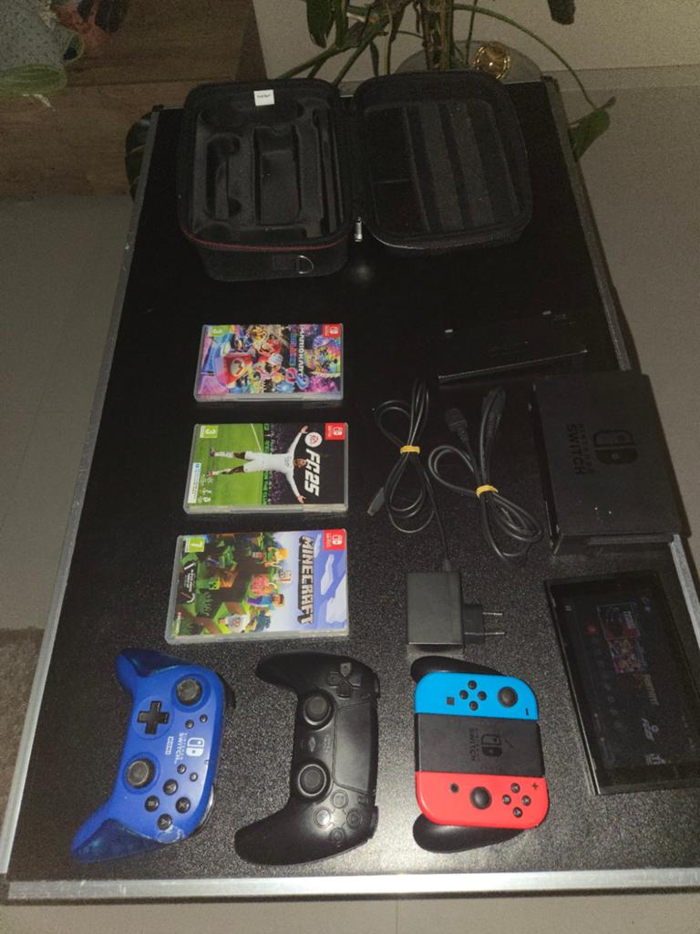 Nintendo switch 1 met 3 games en 3 controllers, Games en Spelcomputers, Ophalen, Nintendo