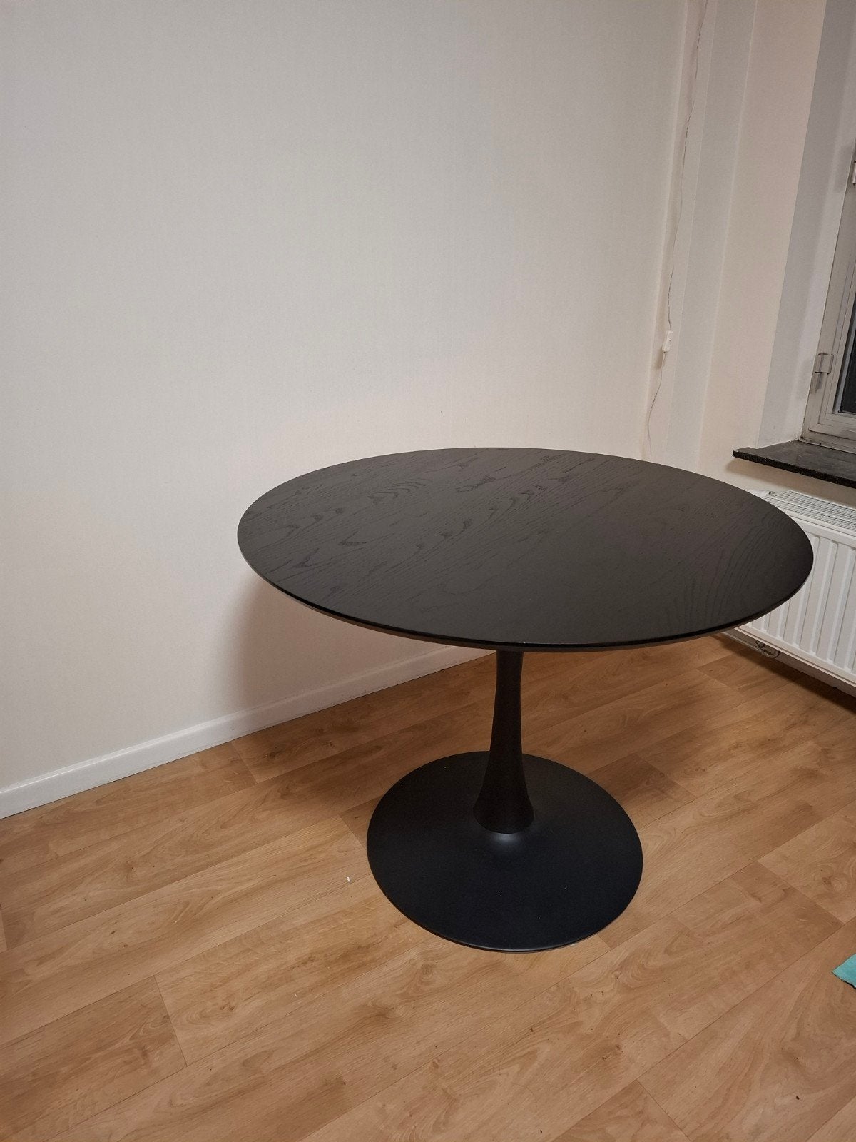 Round dinning table, Enlèvement, Comme neuf