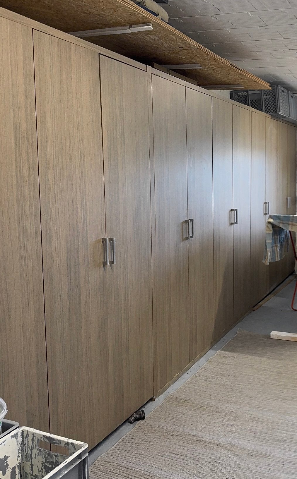 Kastenwand +- 600 x 220cm