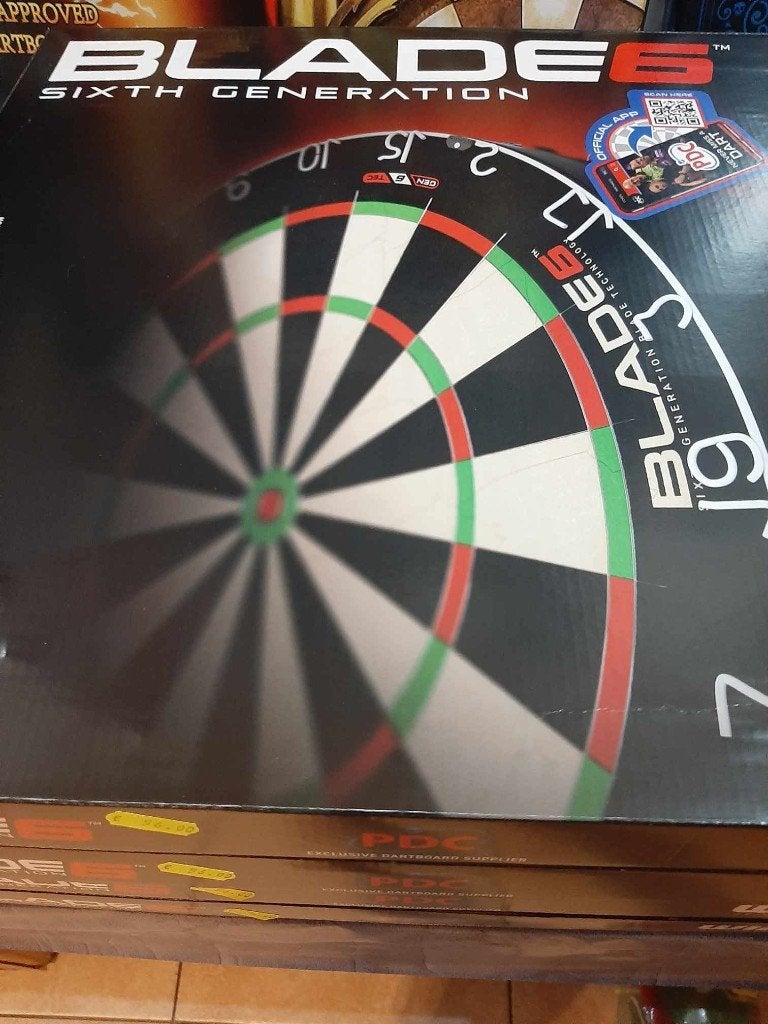 Winmau Blade 6 aan 65 euro., Enlèvement, Neuf, Cible de fléchettes