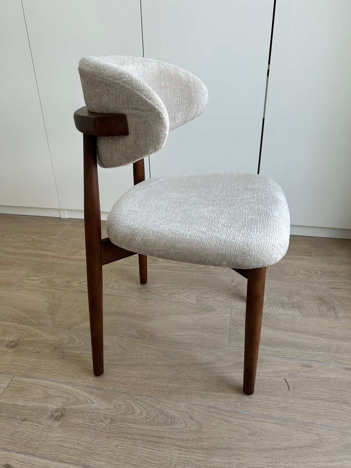 ‼️ Usuals Design Eetkamerstoelen Walnoot-Beige-Japandi, Ophalen, Nieuw, Hout, Japandi stijl