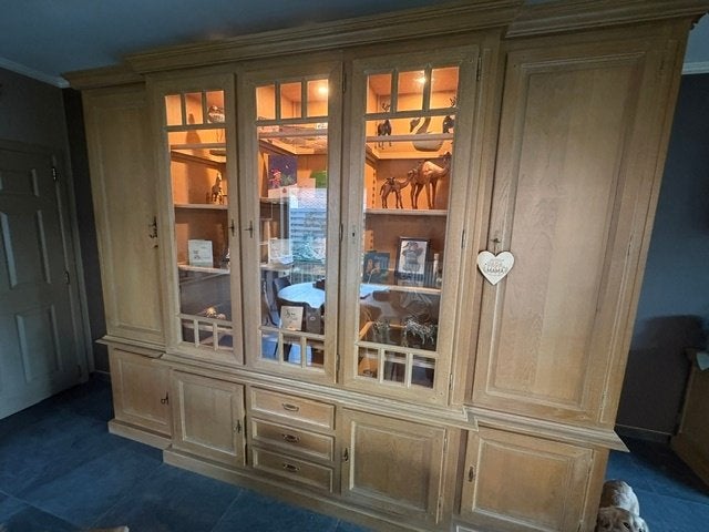 Vitrine kast in massieve eik, Maison & Meubles, Enlèvement, Utilisé, Chêne, Avec tiroir(s)