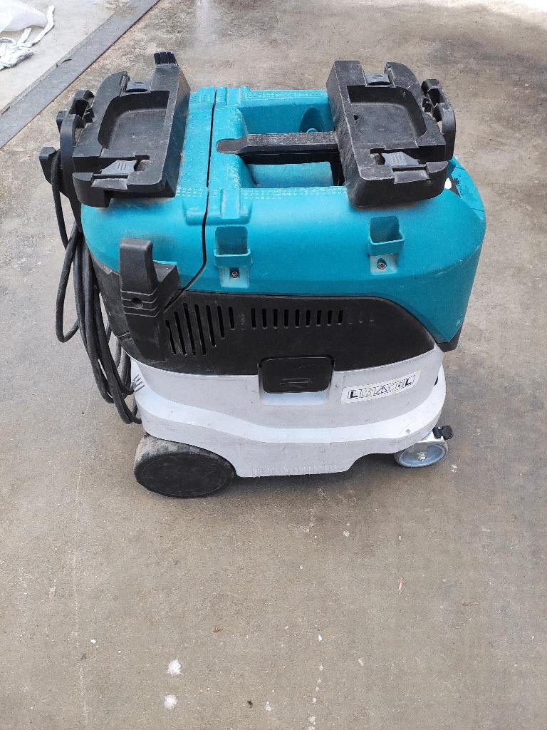 Makita VC4210L Stofzuiger L-Klasse 230V, Doe-het-zelf en Bouw, Ophalen, Zo goed als nieuw