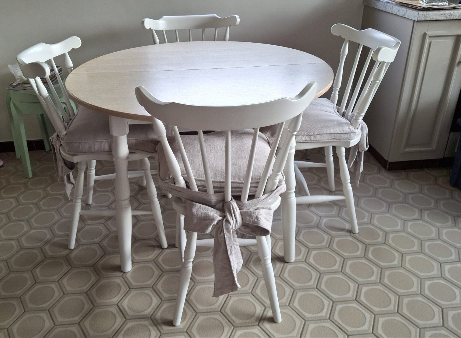 keukentafel (vergrootbaar)+stoelen te koop wegens verhuis, Huis en Inrichting, Ophalen