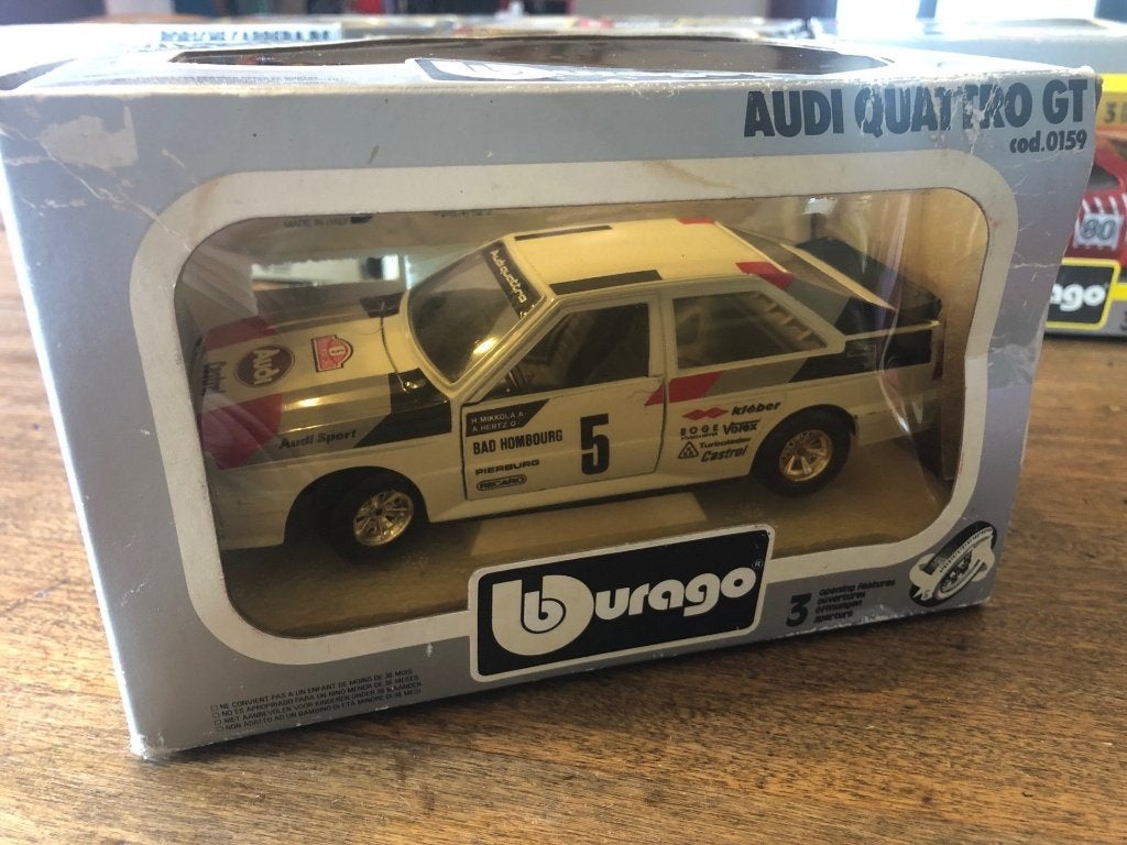 Miniature Audi Quattro GT Burago 1:24, Hobby & Loisirs créatifs, Enlèvement ou Envoi, Comme neuf, Voiture, Burago